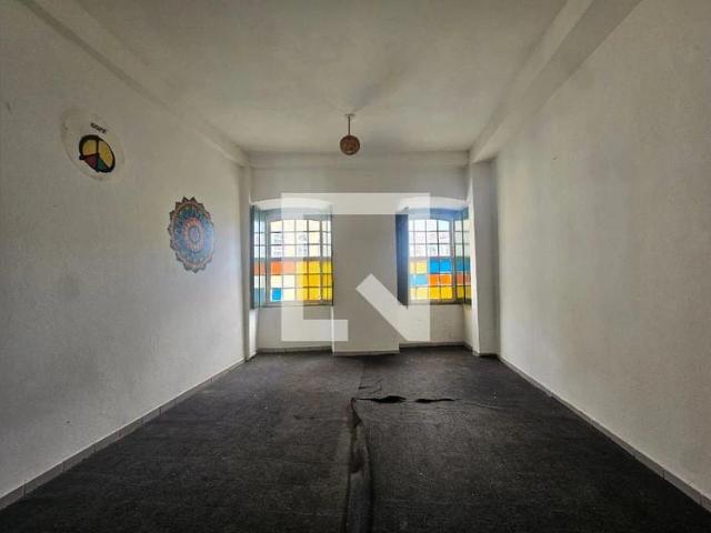 Casa / Sobrado para Locação em Salvador/BA Comércio 2 Quartos