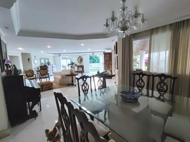 Casa / Sobrado para Locação em Salvador/BA Itaigara 4 Quartos