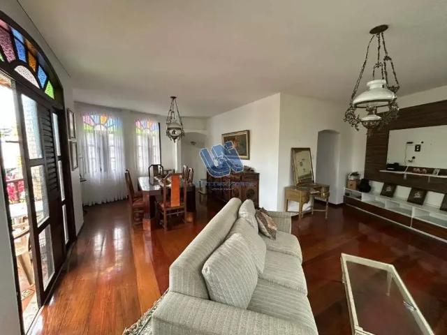 Casa / Sobrado para Locação em Salvador/BA Itaigara 4 Quartos