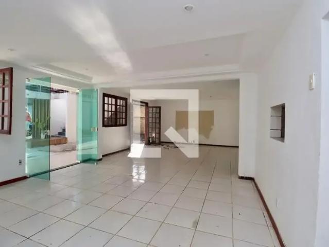 Casa / Sobrado para Locação em Salvador/BA Itapuã 5 Quartos