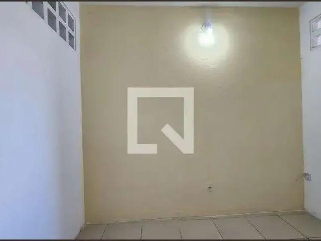 Casa / Sobrado para Locação em Salvador/BA Matatu 1 Quartos