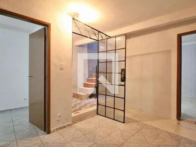 Casa / Sobrado para Locação em Salvador/BA Pau Miúdo 2 Quartos