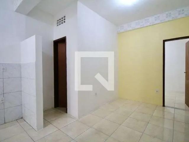 Casa / Sobrado para Locação em Salvador/BA Pau Miúdo 2 Quartos