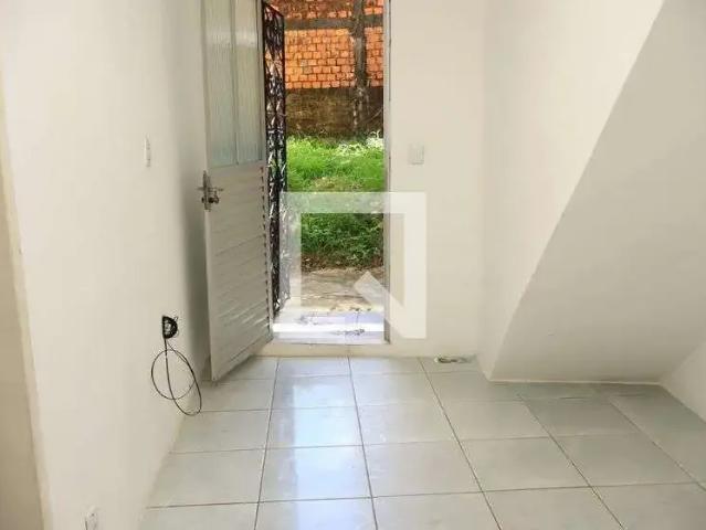 Casa / Sobrado para Locação em Salvador/BA Pau Miúdo 2 Quartos