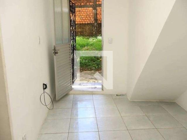 Casa / Sobrado para Locação em Salvador/BA Pau Miúdo 2 Quartos