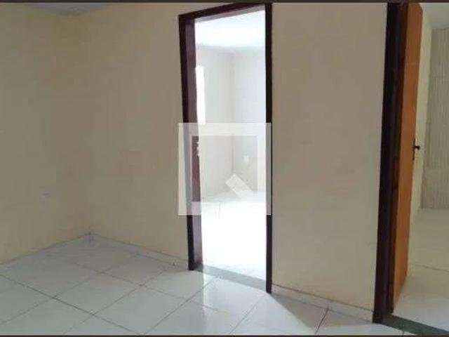 Casa / Sobrado para Locação em Salvador/BA Pernambués 2 Quartos