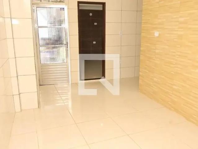 Casa / Sobrado para Locação em Salvador/BA Pernambués 2 Quartos