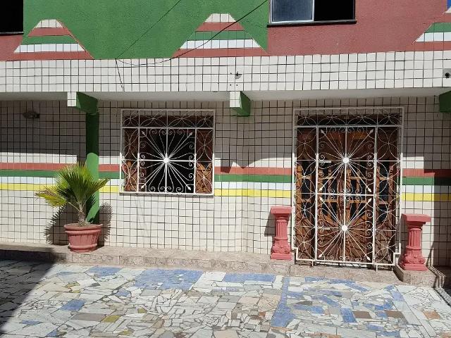Casa / Sobrado para Locação em Salvador/BA Pernambués 2 Quartos