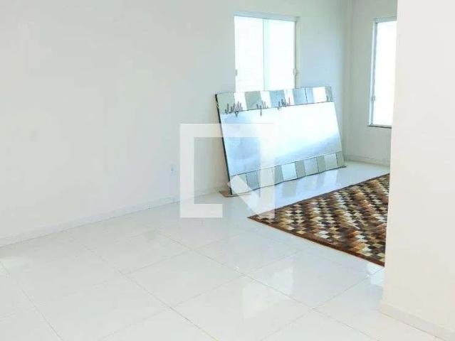 Casa / Sobrado para Locação em Salvador/BA Piatã 4 Quartos