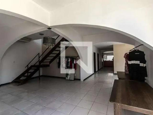 Casa / Sobrado para Locação em Salvador/BA São Cristóvão 6 Quartos
