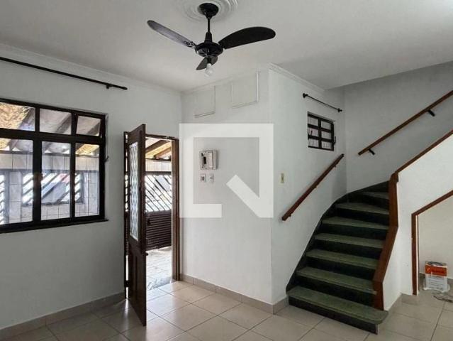 Casa / Sobrado para Locação em Santos/SP Aparecida 2 Quartos