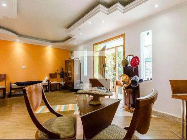 Casa / Sobrado para Locação em Santos/SP Aparecida 4 Quartos