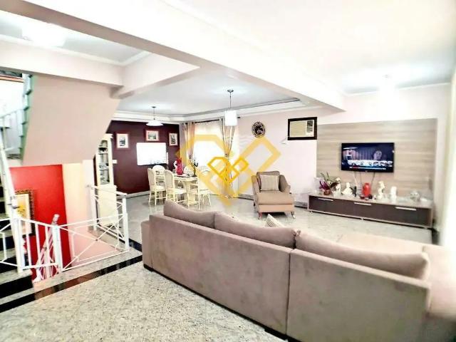 Casa / Sobrado para Locação em Santos/SP Aparecida 5 Quartos