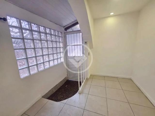 Casa / Sobrado para Locação em Santos/SP Gonzaga