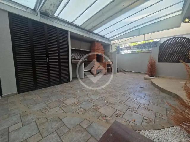 Casa / Sobrado para Locação em Santos/SP Gonzaga 3 Quartos