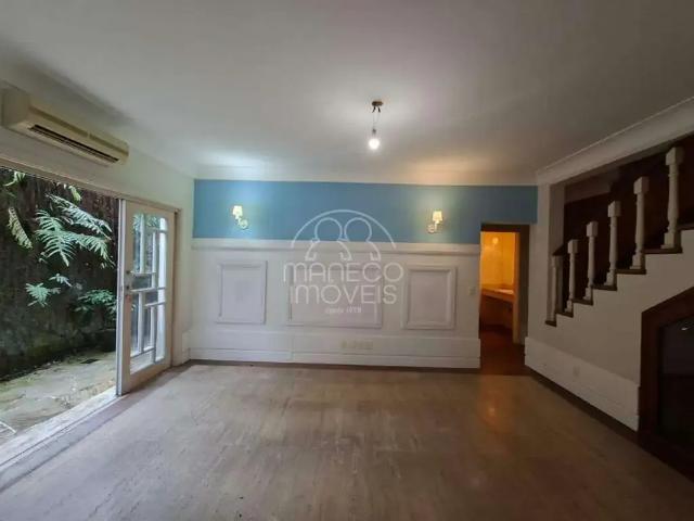 Casa / Sobrado para Locação em Santos/SP Gonzaga 3 Quartos