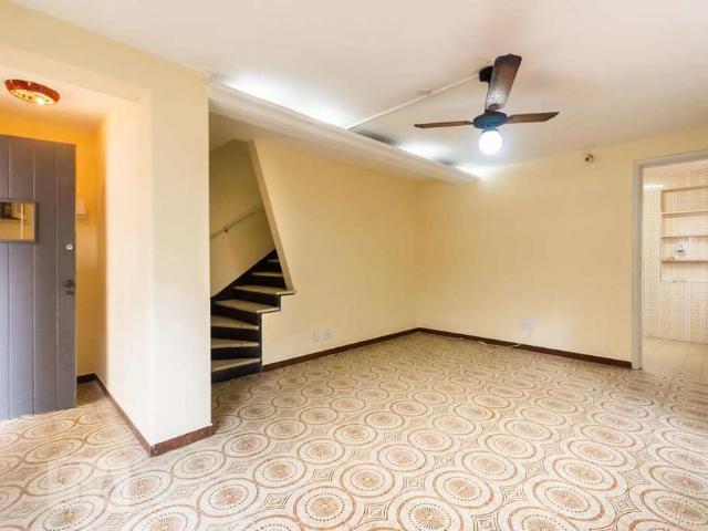 Casa / Sobrado para Locação em Santos/SP Embaré 2 Quartos