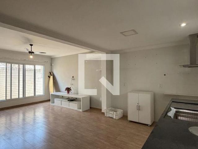 Casa / Sobrado para Locação em Santos/SP Embaré 2 Quartos