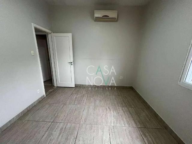 Casa / Sobrado para Locação em Santos/SP Embaré 3 Quartos