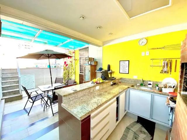 Casa / Sobrado para Locação em Santos/SP Embaré 3 Quartos