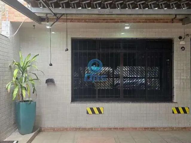 Casa / Sobrado para Locação em Santos/SP Embaré 3 Quartos
