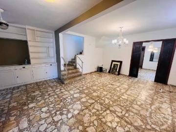 Casa / Sobrado para Locação em Santos/SP Embaré 3 Quartos