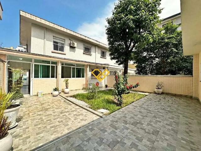 Casa / Sobrado para Locação em Santos/SP Embaré 3 Quartos