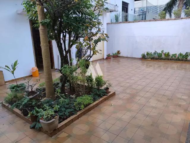 Casa / Sobrado para Locação em Santos/SP Embaré 4 Quartos