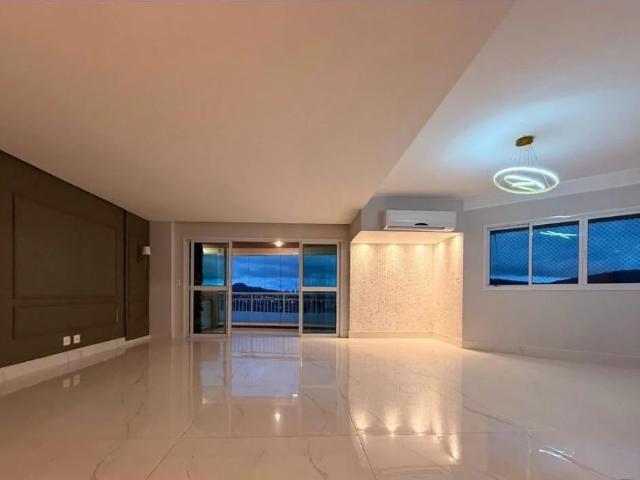 Casa / Sobrado para Locação em Santos/SP Ponta da Praia 3 Quartos