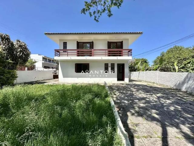Casa / Sobrado para Locação em Santa Maria/RS Tomazetti 3 Quartos