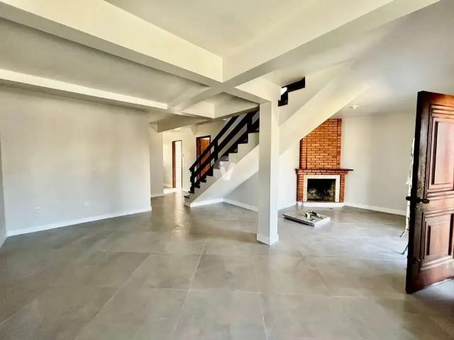 Casa / Sobrado para Locação em Santa Maria/RS Pé de Plátano 5 Quartos