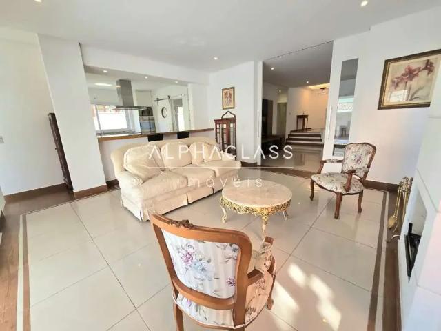 Casa / Sobrado para Locação em Santana de Parnaíba/SP Alphaville 3 Quartos