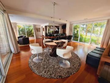 Casa / Sobrado para Locação em Santana de Parnaíba/SP Alphaville 4 Quartos