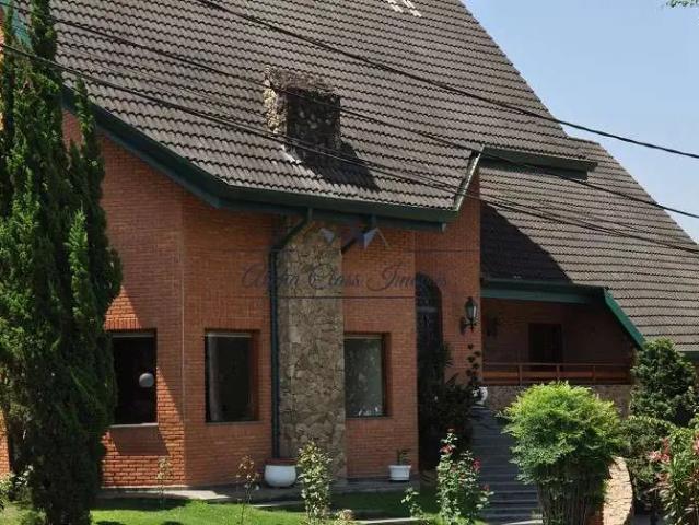 Casa / Sobrado para Locação em Santana de Parnaíba/SP Alphaville 4 Quartos