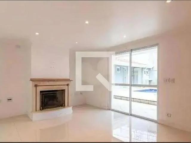 Casa / Sobrado para Locação em Santana de Parnaíba/SP Alphaville 4 Quartos