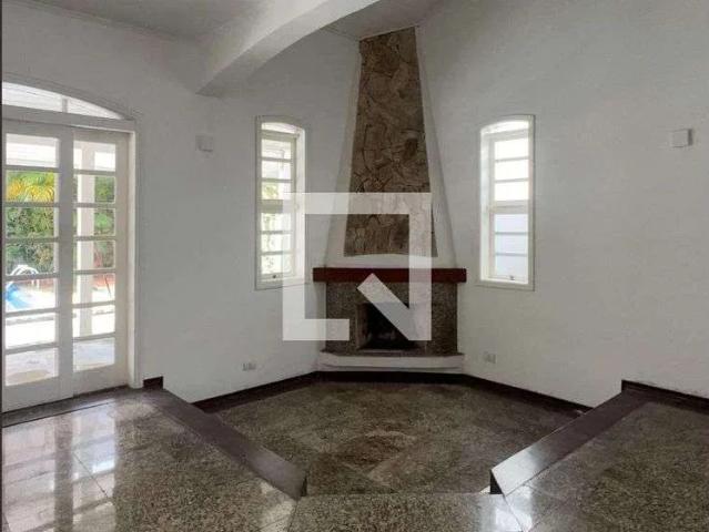 Casa / Sobrado para Locação em Santana de Parnaíba/SP Alphaville 4 Quartos