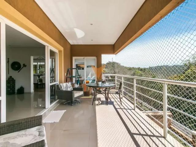 Casa / Sobrado para Locação em Santana de Parnaíba/SP Alphaville 5 Quartos