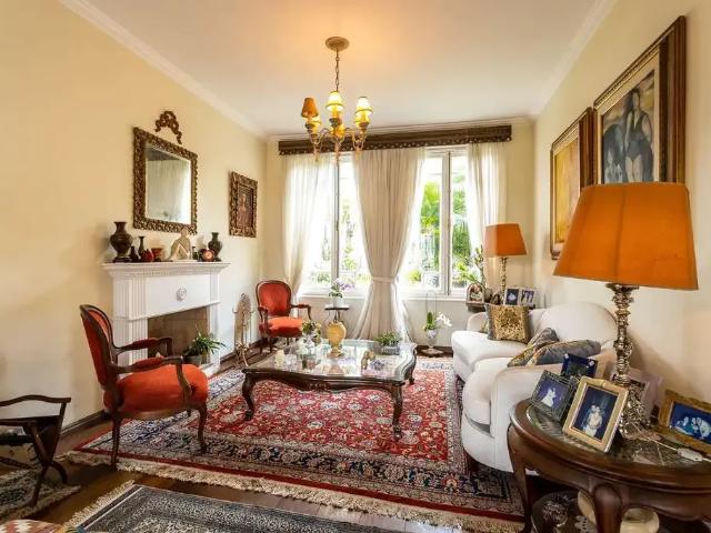 Casa / Sobrado para Locação em Santana de Parnaíba/SP Alphaville 5 Quartos