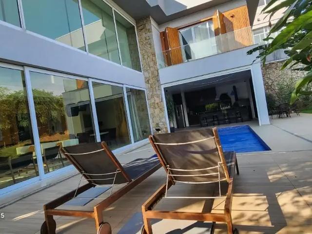 Casa / Sobrado para Locação em Santana de Parnaíba/SP Cidade Tamboré 4 Quartos