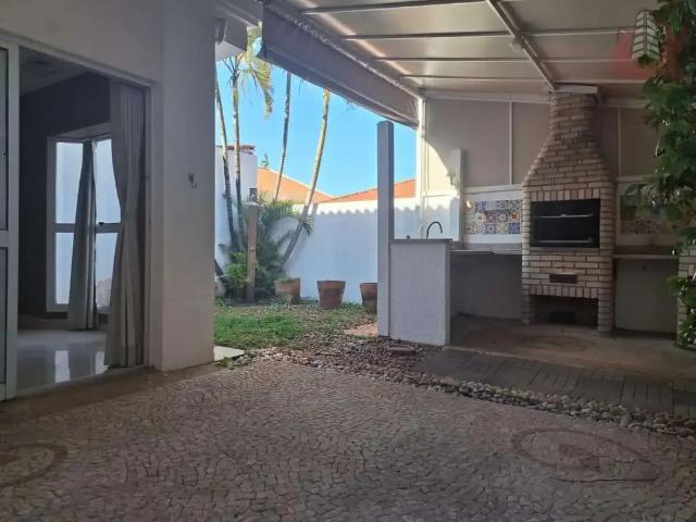 Casa / Sobrado para Locação em Santana de Parnaíba/SP Tamboré 3 Quartos