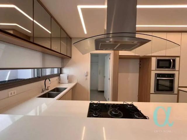 Casa / Sobrado para Locação em Santana de Parnaíba/SP Tamboré 3 Quartos