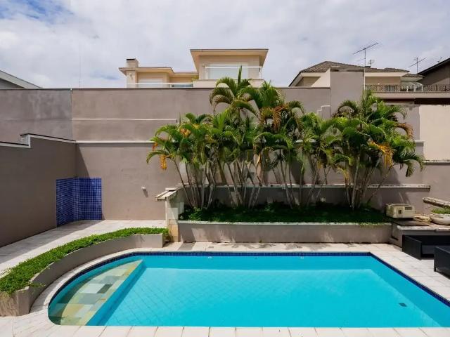Casa / Sobrado para Locação em Santana de Parnaíba/SP Tamboré 4 Quartos