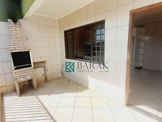 Casa / Sobrado para Locação em Sarandi/PR Jardim Verão 4 Quartos