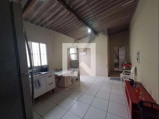Casa / Sobrado para Locação em Suzano/SP Vila Maluf 2 Quartos