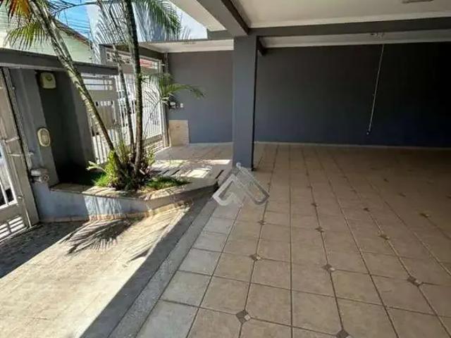 Casa / Sobrado para Locação em Pouso Alegre/MG Centro 6 Quartos