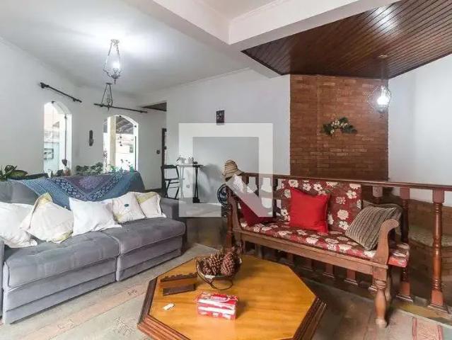 Casa / Sobrado para Locação em Poá/SP Biritiba 4 Quartos