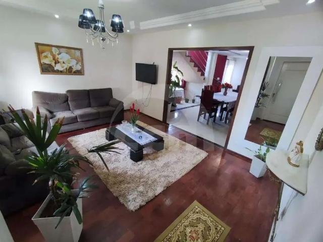 Casa / Sobrado para Locação em Ponta Grossa/PR Colônia Dona LuÍza 4 Quartos