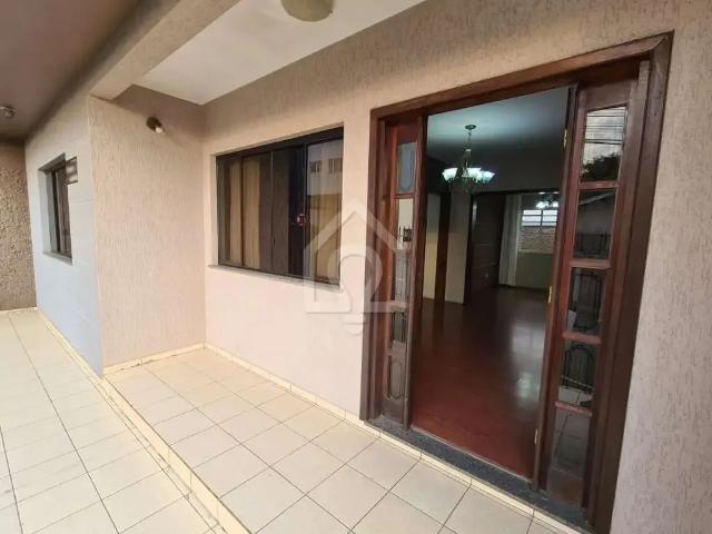 Casa / Sobrado para Locação em Ponta Grossa/PR Centro 4 Quartos