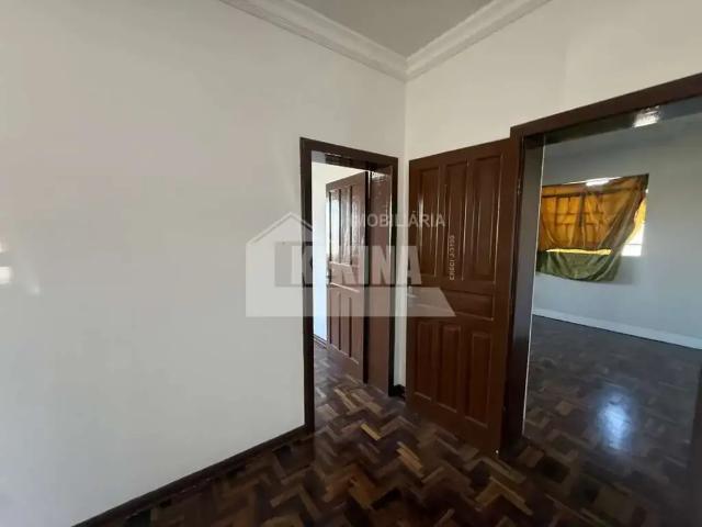 Casa / Sobrado para Locação em Ponta Grossa/PR Centro 4 Quartos