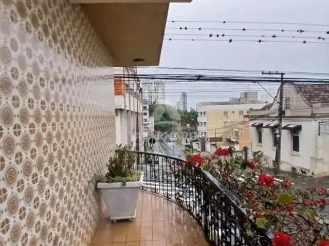 Casa / Sobrado para Locação em Ponta Grossa/PR Centro 6 Quartos